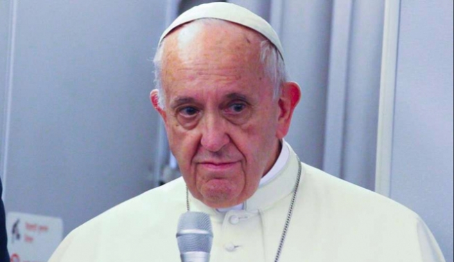  پاپا بۆ قوربانییانی دەستدرێژی سێکسی دەگری 